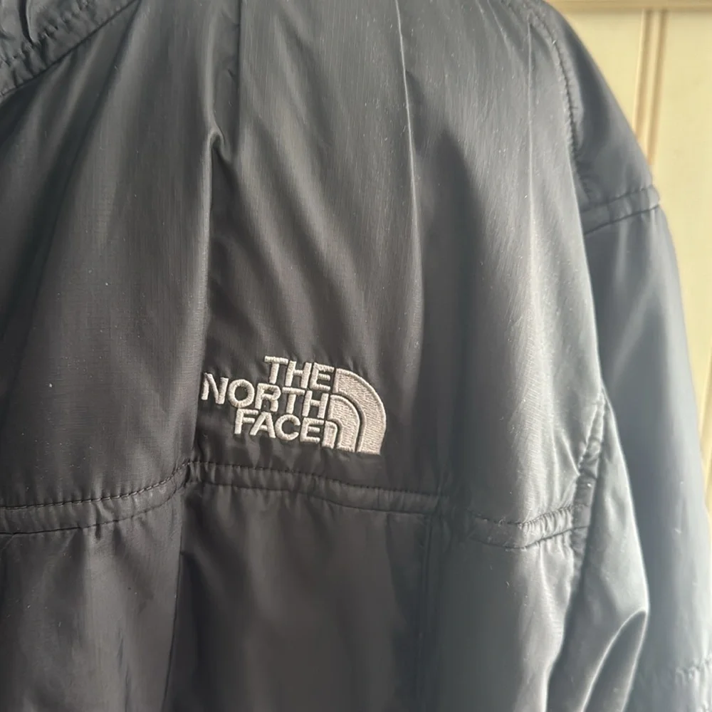 The North Face Men’s Light Weight Zip Up Jacket
